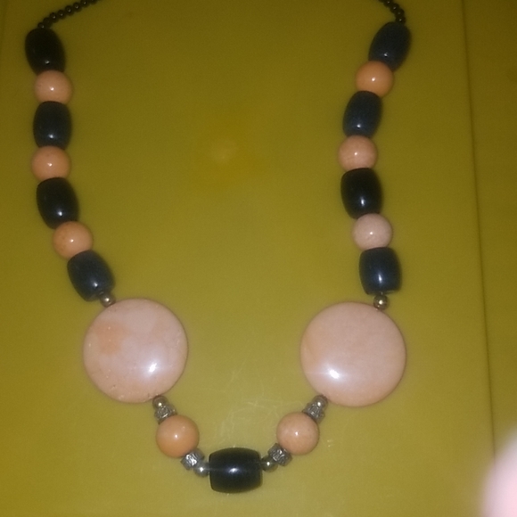 Coral statement necklace - Picture 4 of 6